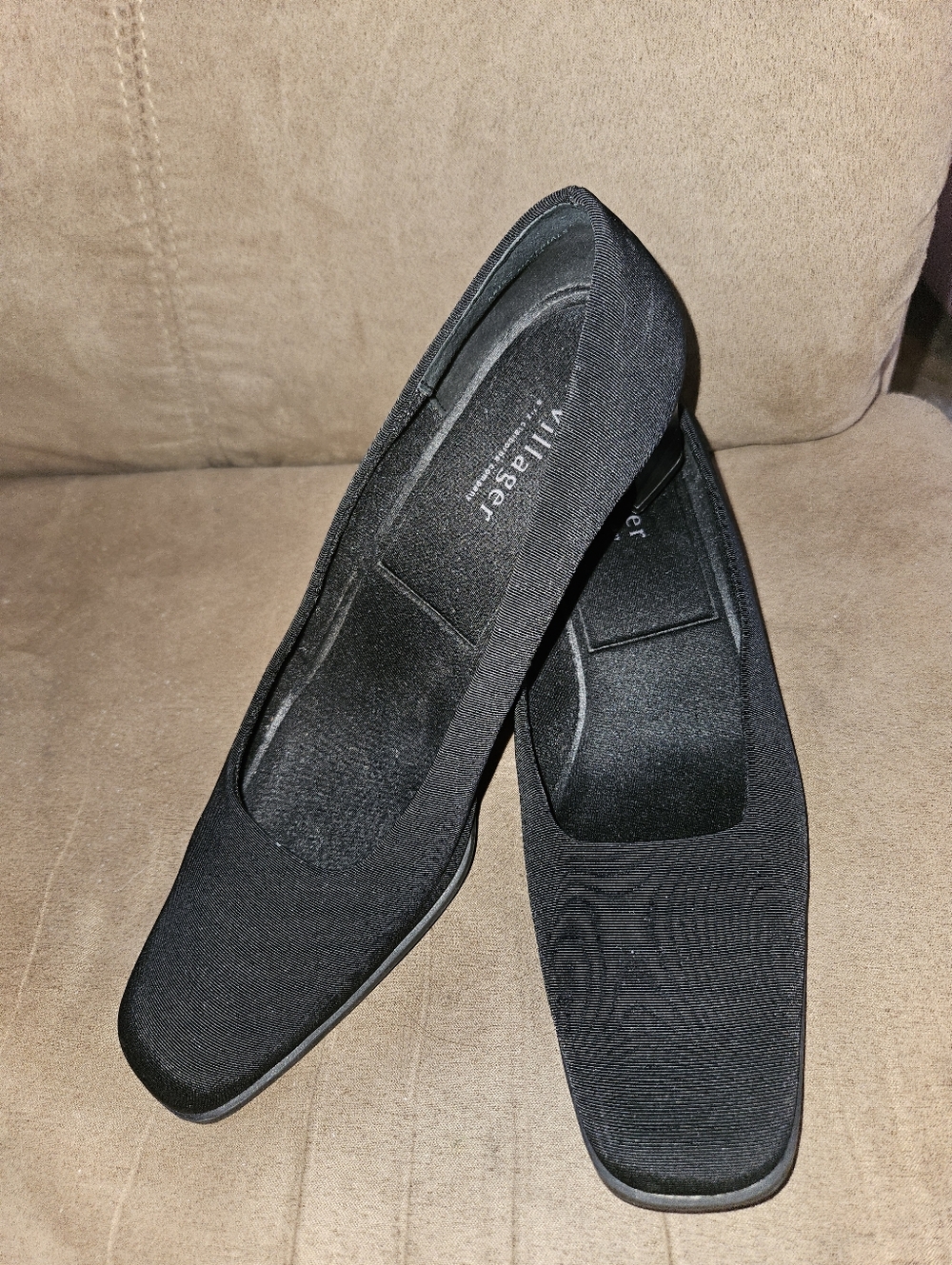 Villager Sz 9M Black 2" Heel Comfort Pumps